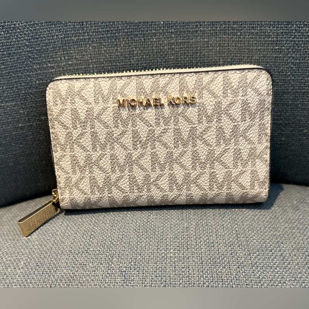 Michael Kors Zip Around Card Case Wallet